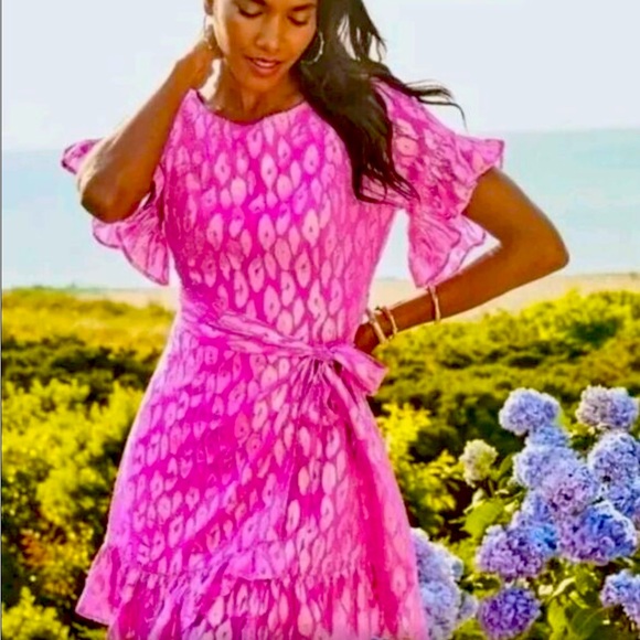Lilly Pulitzer is Hot in Pink and gold, - Picture 1 of 5